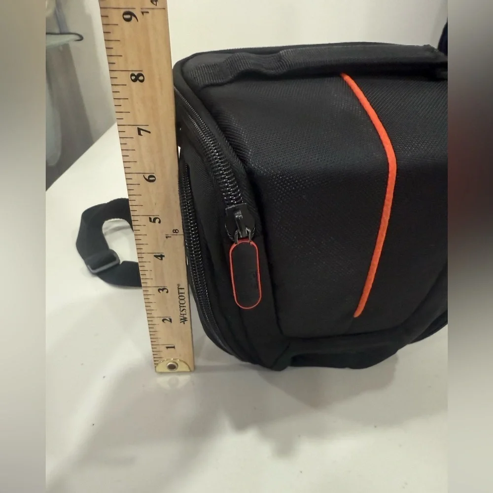 Case Logic SLB Camara Bag Case DCB-304 Compact Case Black